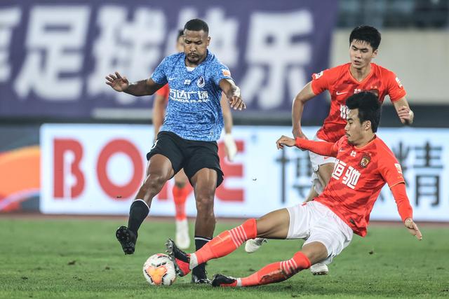 赫斯基：利物浦应签下斯科特，他转会费合理且伊劳拉会用他